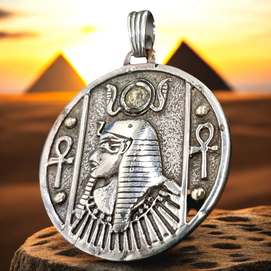 Egyptian Pharaoh Medal in Silver and Gold 5 x 4 cm 11 g Art 676 - Bricks Masons