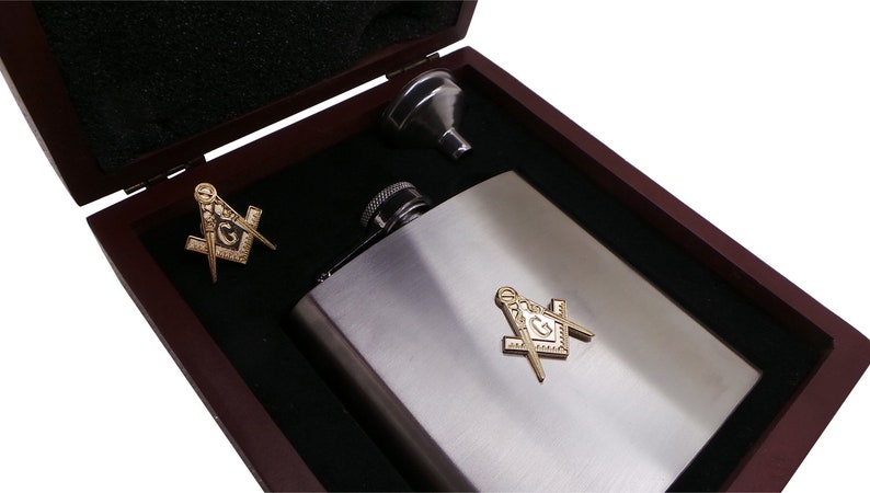 Master Mason Blue Lodge Flask - Gold Lapel Pin Gift Set in Wooden Case - Bricks Masons